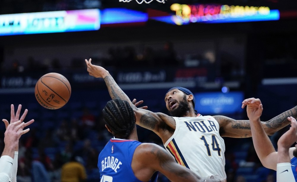  快船逆转雷霆终结连败颓势  