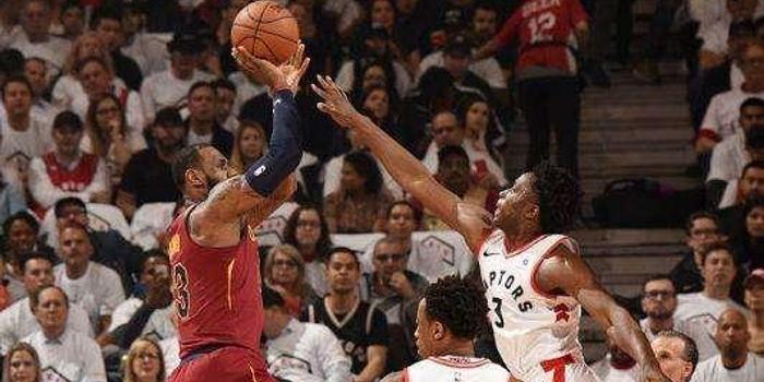  杰伦布朗暴扣点燃全场，凯尔特人主场击退公牛