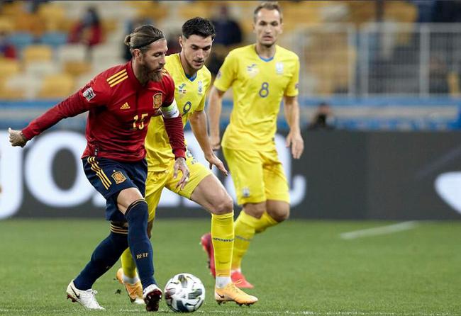  维罗纳锋线哑火遭惩罚，客场零比三负于那不勒斯